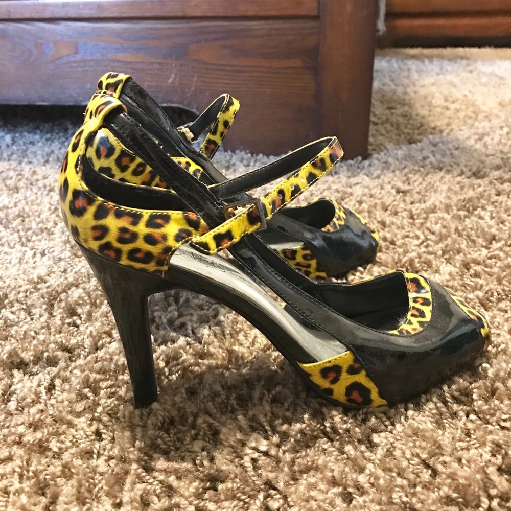 Cute cheetah heels!